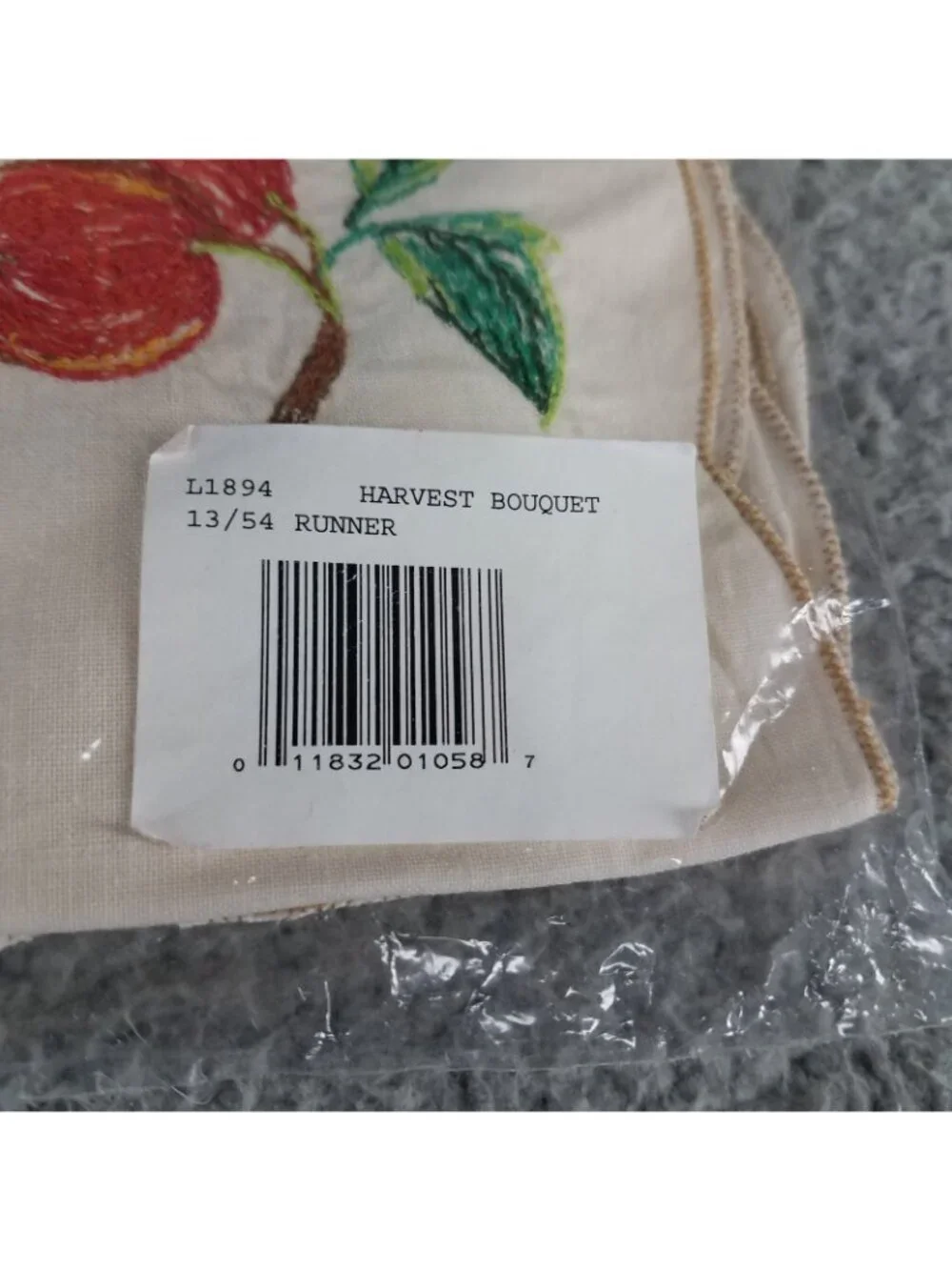 NEW Vintage Thanksgiving Table Runner & 4 Napkins Embroidered Harvest Bouquet